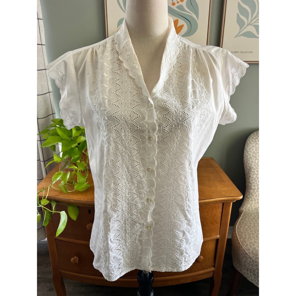 Vintage 70s Arianne Petite White Eyelet Embroidered Scalloped Button Down Top